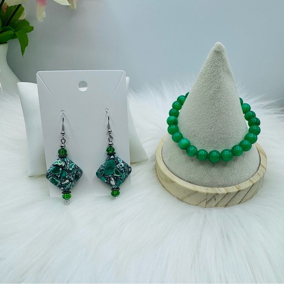 Green Theme Jewelry & Earring Set - Picture 1 of 4